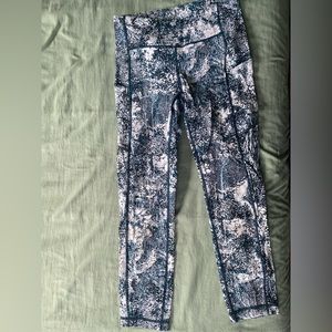 Lululemon patterned leggings size 4 women’s